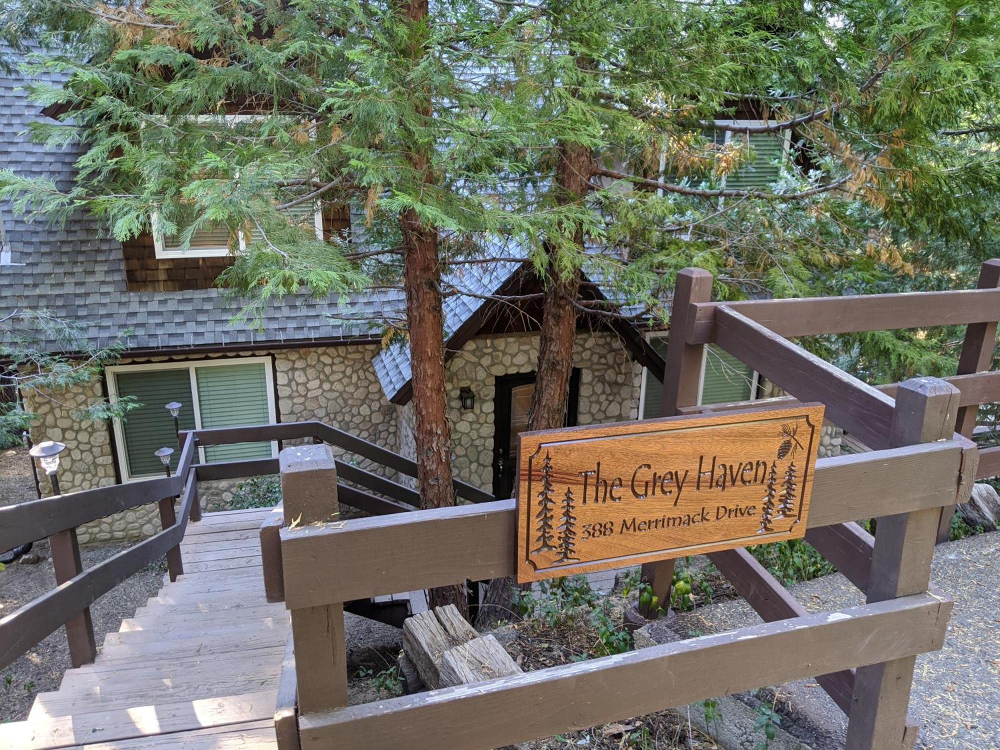 “the Grey Haven” - Secluded In The Woods Lake Arrowhead